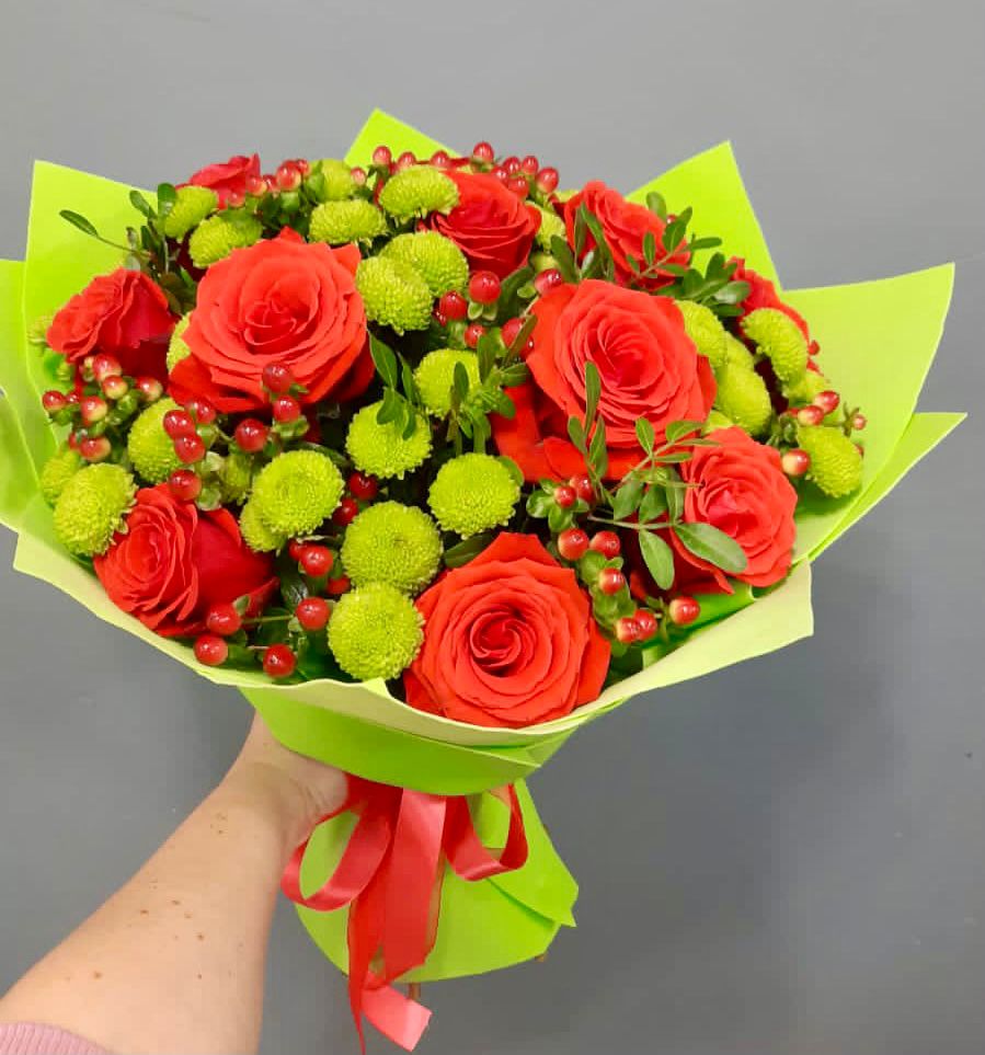 Букет цветов из: Хризантемы и Розы в Новокузнецке