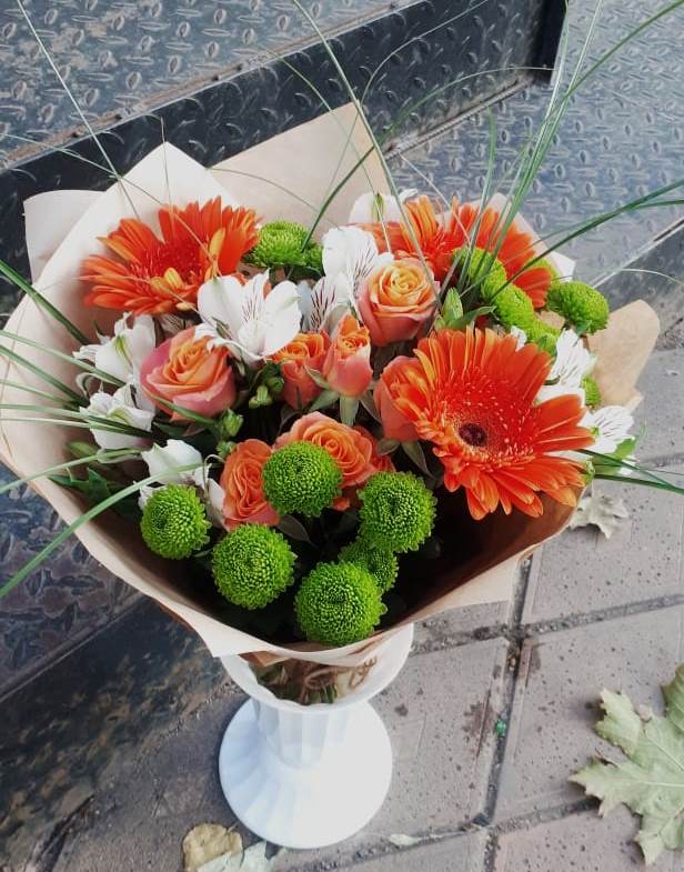 Букет цветов из: Герберы, Хризантемы, Альстромерии и Розы в Новокузнецке