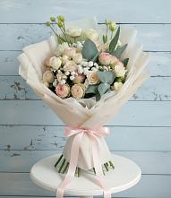 Букет цветов из:  Розы и Лизиантусы в Новокузнецке