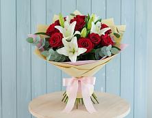 Букет цветов из:  Лилии и Розы в Новокузнецке