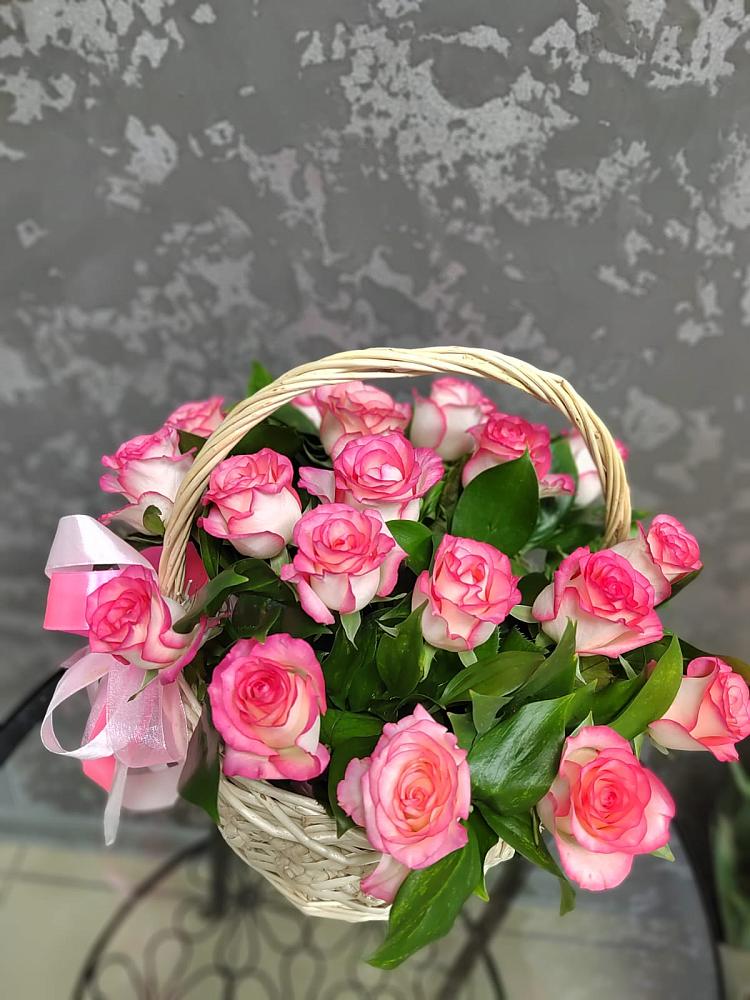 Цветочная композиция из Розы в корзине в Новокузнецке