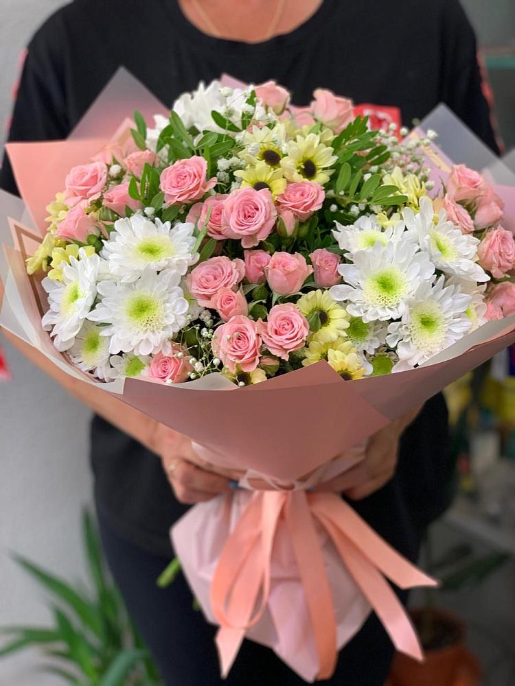 Букет цветов из: Розы и Хризантемы в Новокузнецке