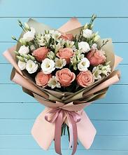 Букет цветов из:  Розы, Альстромерии и Лизиантусы в Новокузнецке
