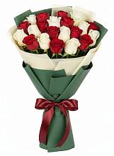 Букет Микс из красных и белых роз в Новокузнецке