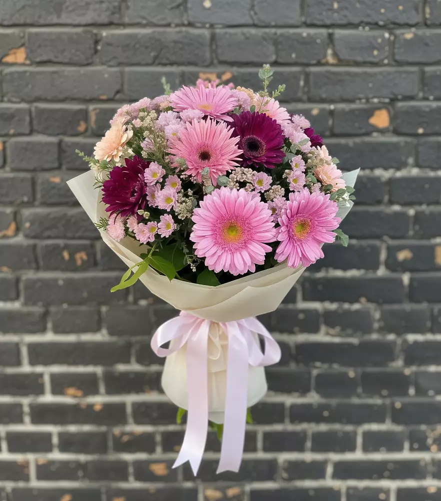 Букет цветов из: Герберы и Хризантемы в Новокузнецке