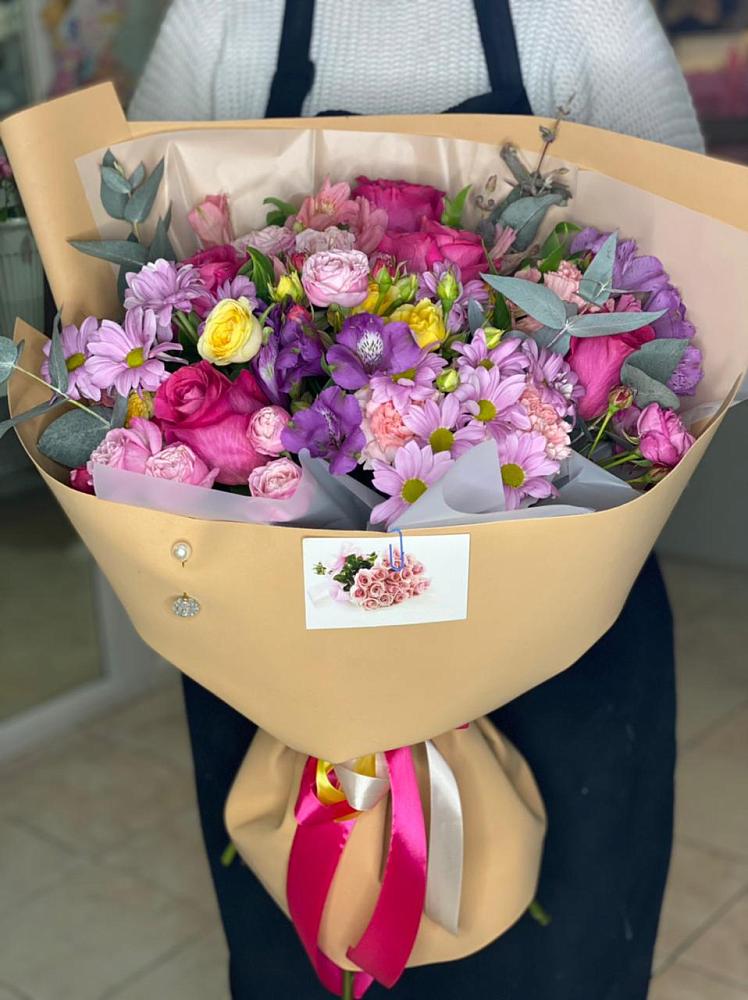 Букет цветов из: Хризантемы, Гвоздики и Альстромерии в Новокузнецке