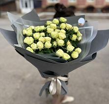 Букет Белые кустовые розы Солинеро в Новокузнецке