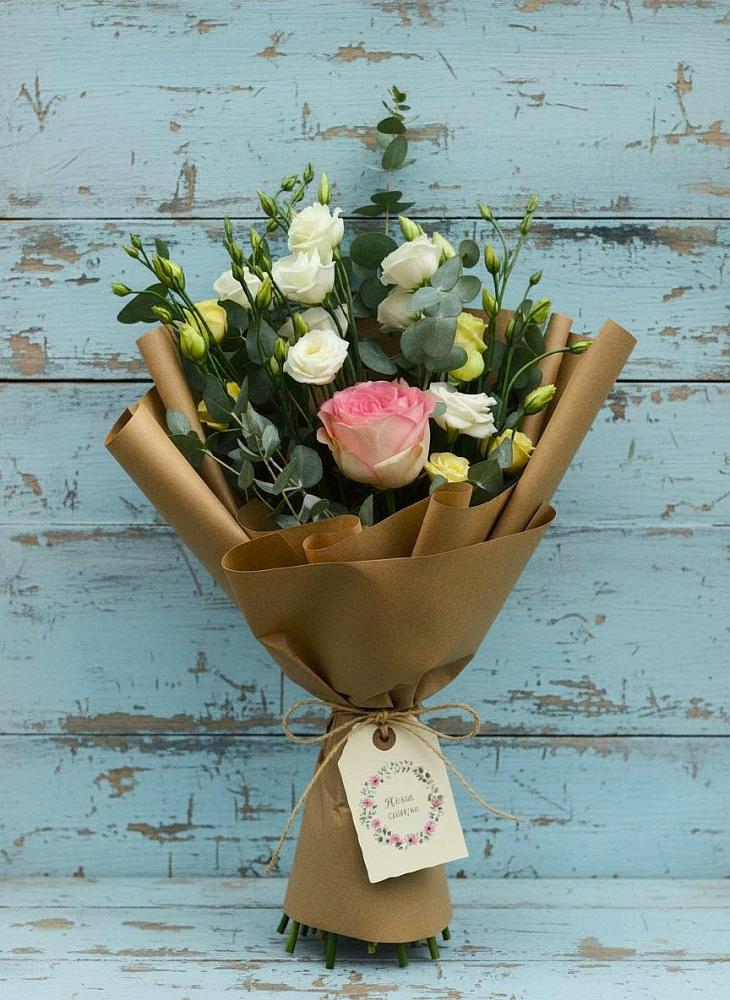 Букет цветов из: Розы и Лизиантусы в Новокузнецке