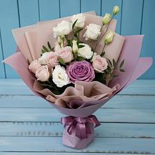 Букет цветов из:  Розы и Лизиантусы в Новокузнецке