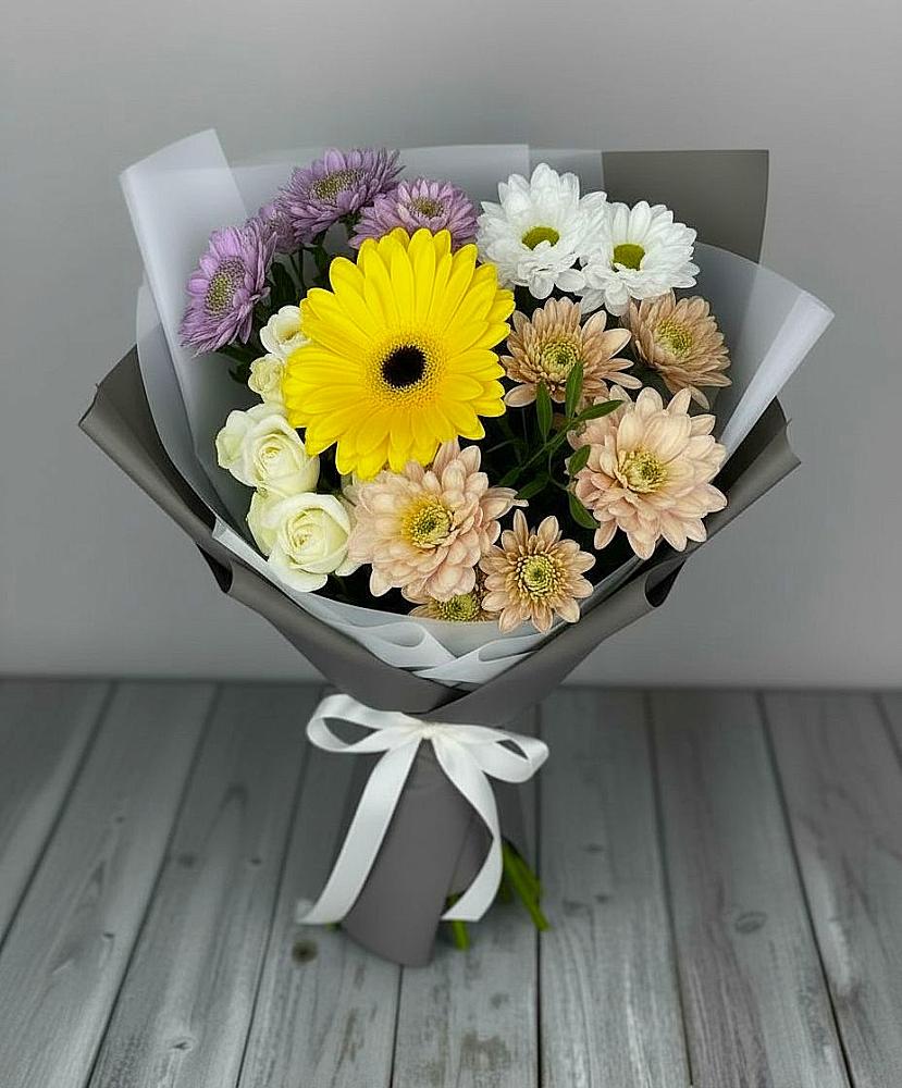 Букет цветов из: Розы, Герберы и Хризантемы в Новокузнецке