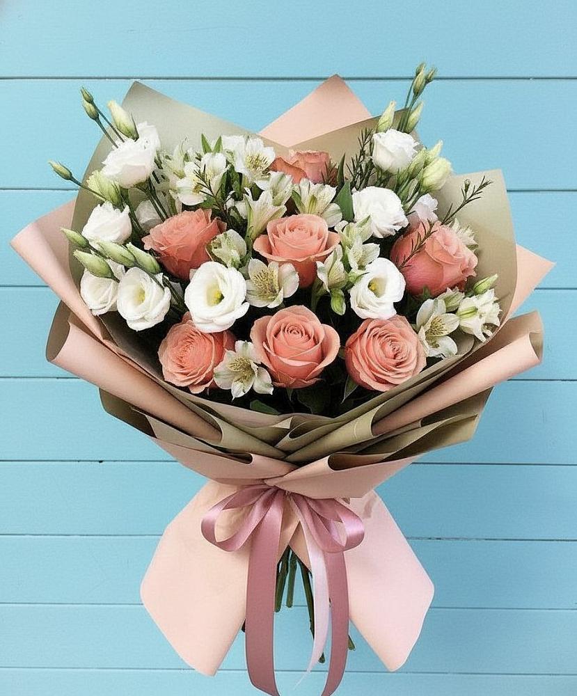 Букет цветов из: Розы, Альстромерии и Лизиантусы в Новокузнецке