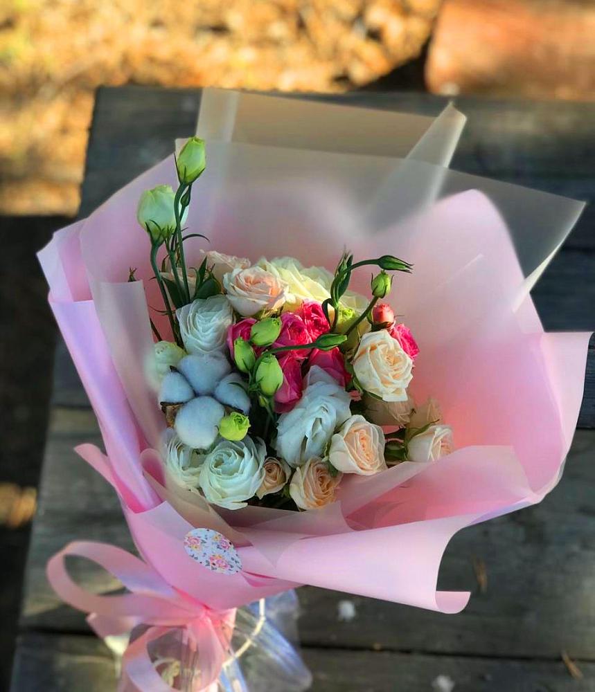 Букет цветов из: Розы и Лизиантусы в Новокузнецке