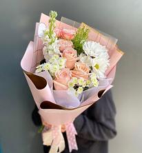 Букет цветов из:  Хризантемы и Розы в Новокузнецке