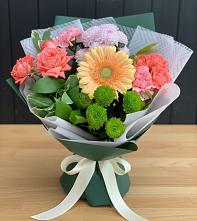 Букет цветов из:  Гвоздики, Розы, Герберы и Хризантемы в Новокузнецке