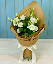 Букет цветов из:  Хризантемы и Лизиантусы в Новокузнецке