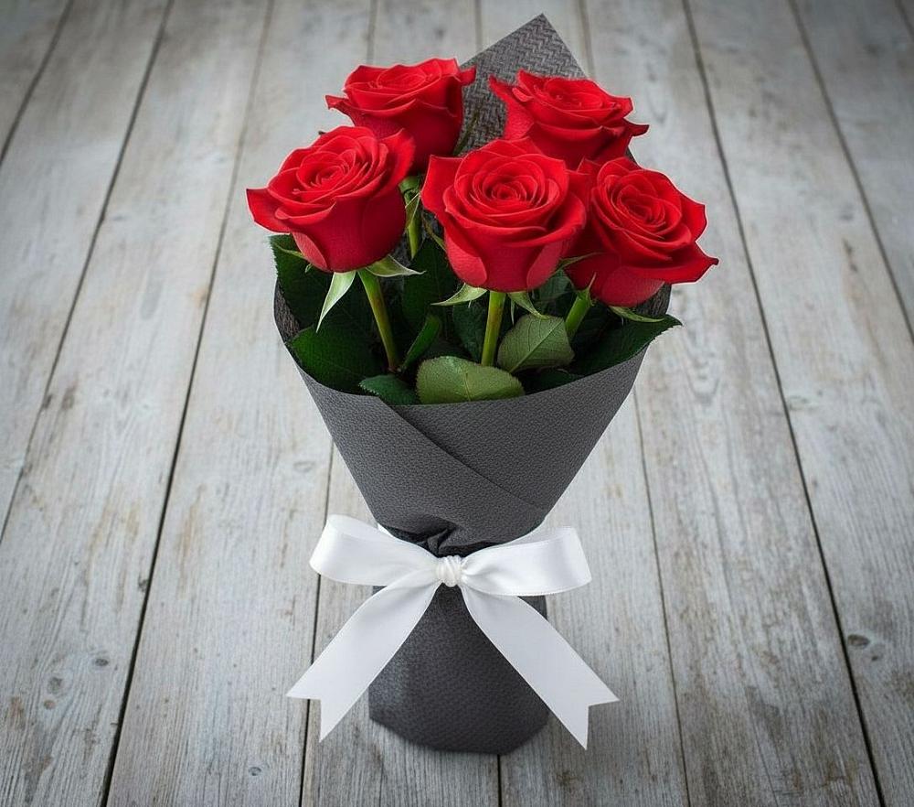 Букет 5 Красных роз Эдлесс Лав в Новокузнецке