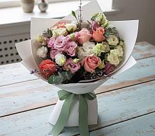 Букет цветов из:  Розы, Лизиантусы и Гвоздики в Новокузнецке