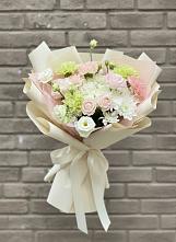 Букет цветов из:  Гвоздики, Розы, Лизиантусы и Хризантемы #REPLACE_PRED# Новокузнецке