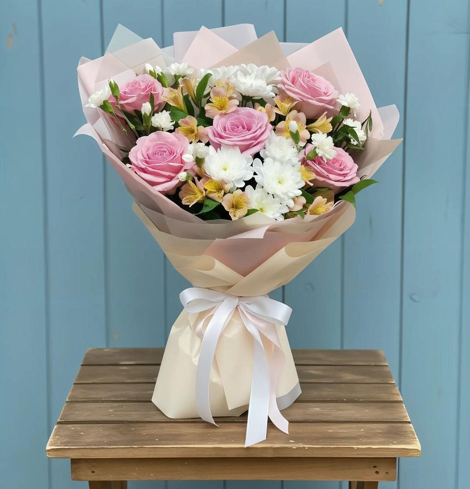 Букет цветов из: Гвоздики, Орхидеи и Розы в Новокузнецке