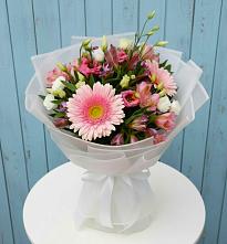 Букет цветов из:  Герберы, Альстромерии и Лизиантусы в Новокузнецке