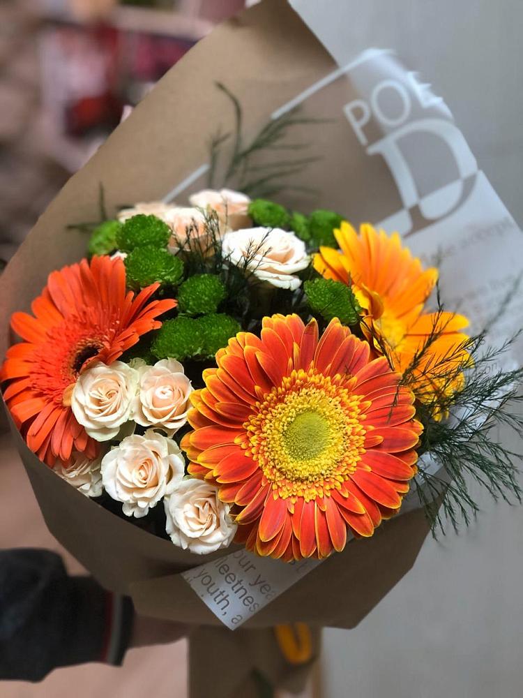 Букет цветов из: Герберы, Хризантемы и Розы в Новокузнецке