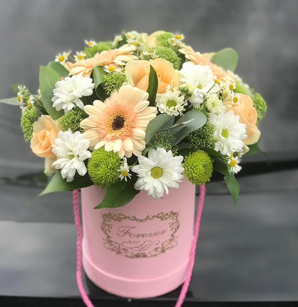 Цветочная композиция из Розы, Герберы и Хризантемы в шляпной коробке в Новокузнецке