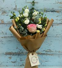 Букет цветов из:  Розы и Лизиантусы в Новокузнецке