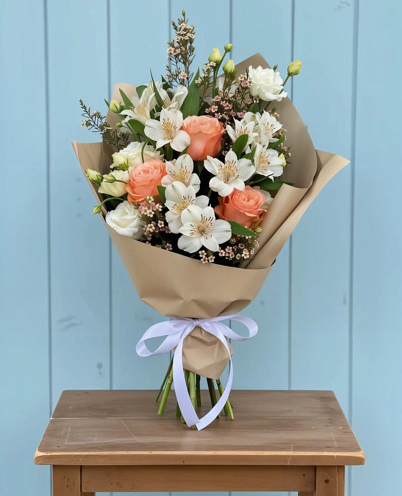 Букет цветов из: Альстромерии, Лизиантусы, Розы и Хризантемы в Новокузнецке